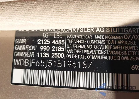 2001 Mercedes-Benz E 320 z USA, uszkodzony, nr VIN WDBJF65J51B196187